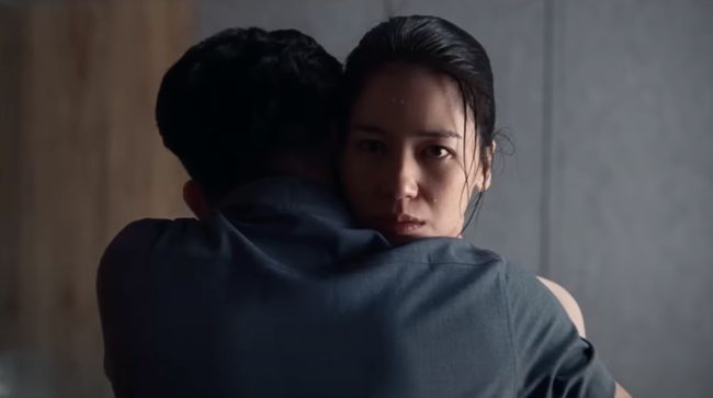 Sinopsis Heartbreak Motel menceritakan kisah cinta segitiga dan luka yang dialami Ava (Laura Basuki), sang bintang film ternama.