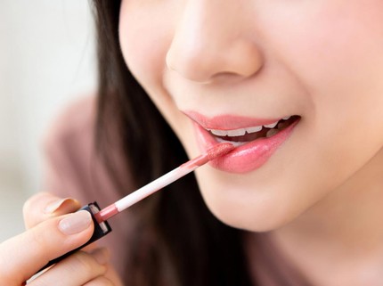 Perbedaan Lip Cream dan Lipstik Beserta Rekomendasi Warna yang Bagus