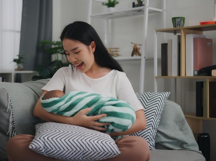 Benarkah Busui dengan Kepribadian Ekstrovert Lebih Mudah MengASIhi?