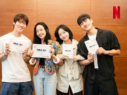 Potret Kim Go Eun Siap Gantikan Han So Hee Bintangi 'The Prince of Confession'