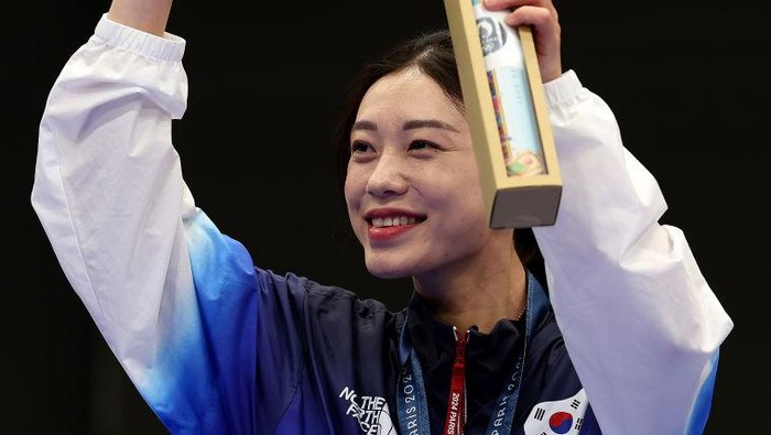 CHATEAUROUX, FRANCE - JULY 28: Kim Yeji of Team Republic of Korea shoots during the Women's 10m Air Pistol Final on day two of the Olympic Games Paris 2024 at Chateauroux Shooting Centre on July 28, 2024 in Chateauroux, France. (Photo by Charles McQuillan/Getty Images)
