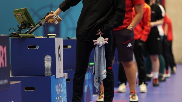 CHATEAUROUX, FRANCE - JULY 28: Kim Yeji of Team Republic of Korea shoots during the Women's 10m Air Pistol Final on day two of the Olympic Games Paris 2024 at Chateauroux Shooting Centre on July 28, 2024 in Chateauroux, France. (Photo by Charles McQuillan/Getty Images)