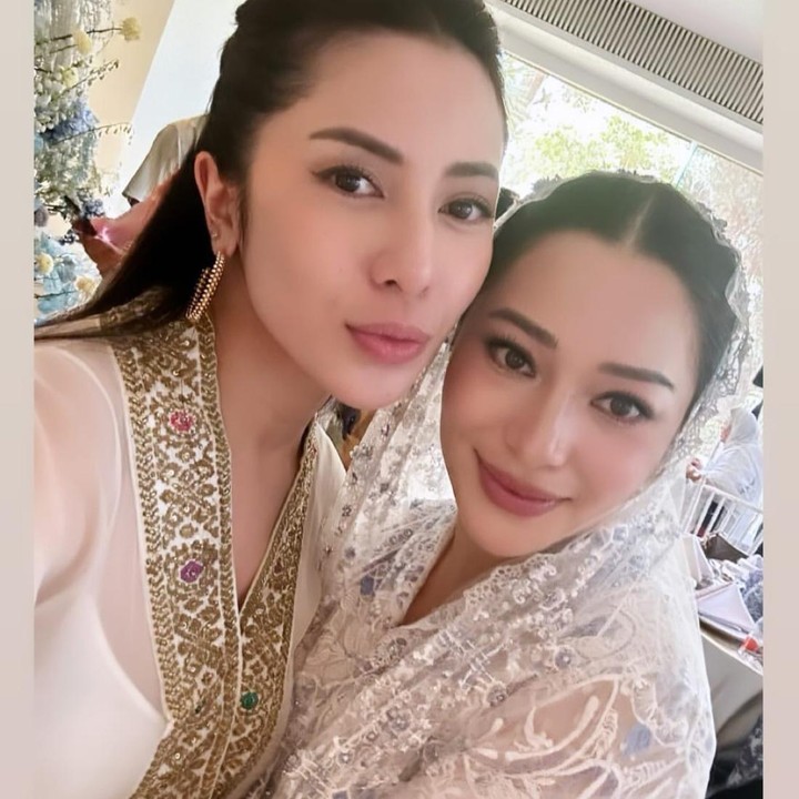 <p>Aktris Nikita Willy dan suaminya Indra Priawan menggelar syukuran 4 bulanan kehamilan kedua pada Rabu (31/7/24). Acara ini digelar tertutup dan hanya dihadiri oleh keluarga dan kerabat dekat, Bunda. (Foto: Instagram @nikitawillyofficial94)</p>