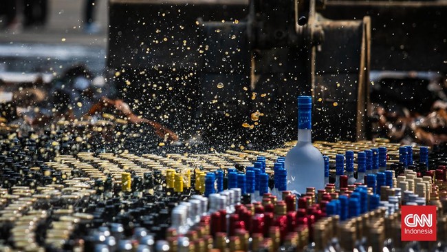 Polisi menyegel 38 toko penjualan miras dan menyita 2.883 botol minol dalam razia yang dilaksanakan selama 30-31 Oktober 2024 di seluruh wilayah provinsi itu.