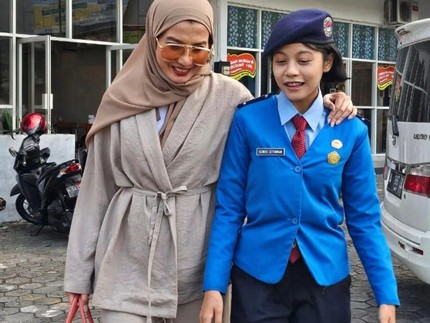 5 Potret Putri Arzeti Bilbina Diantar Sekolah Taruna di Magelang, Doa Sang Bunda Bikin Haru