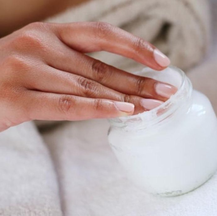 Rutin Menggunakan Pelembap/Foto: Freepik/racoolstudio