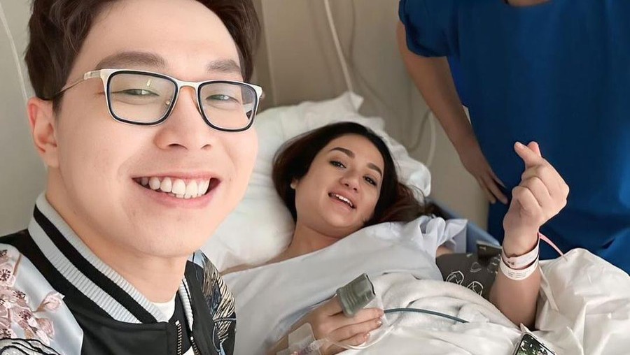 Tengku Dewi Putri Melahirkan
