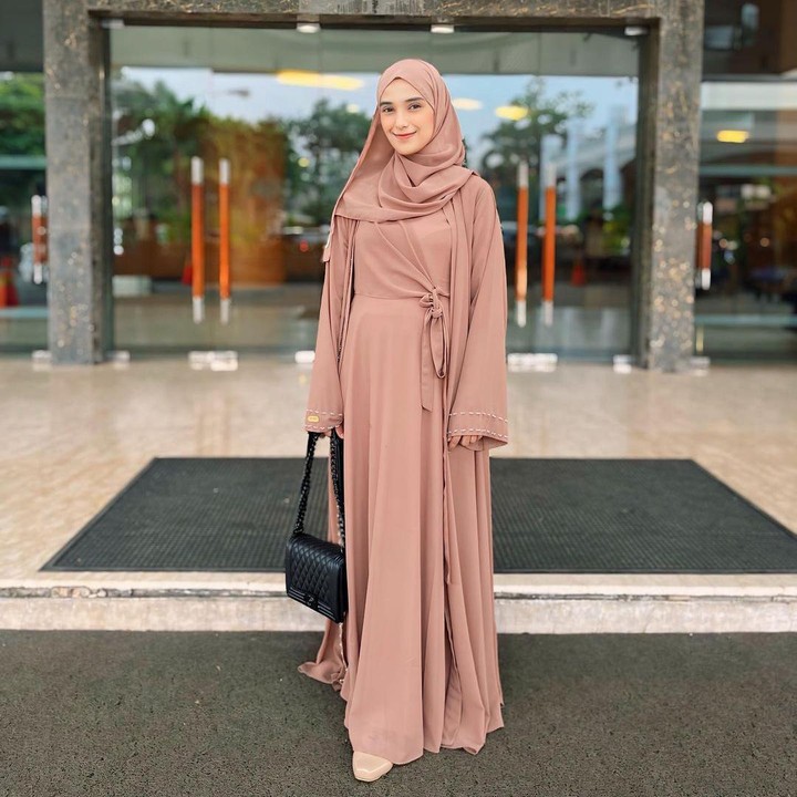 <p>Putra Nadya Mustika, Baihaqqi Syaki Ramadhan, sebentar lagi anak menjadi kakak. Sang Bunda Nadya Mustika tengah hamil anak kedua. Nadya mengumumkan kabar bahagia ini setelah resmi menikah dengan Iqbal Rosadi pada Noovember 2023. (Foto: Instagram @nadyamustikarahayu)</p>