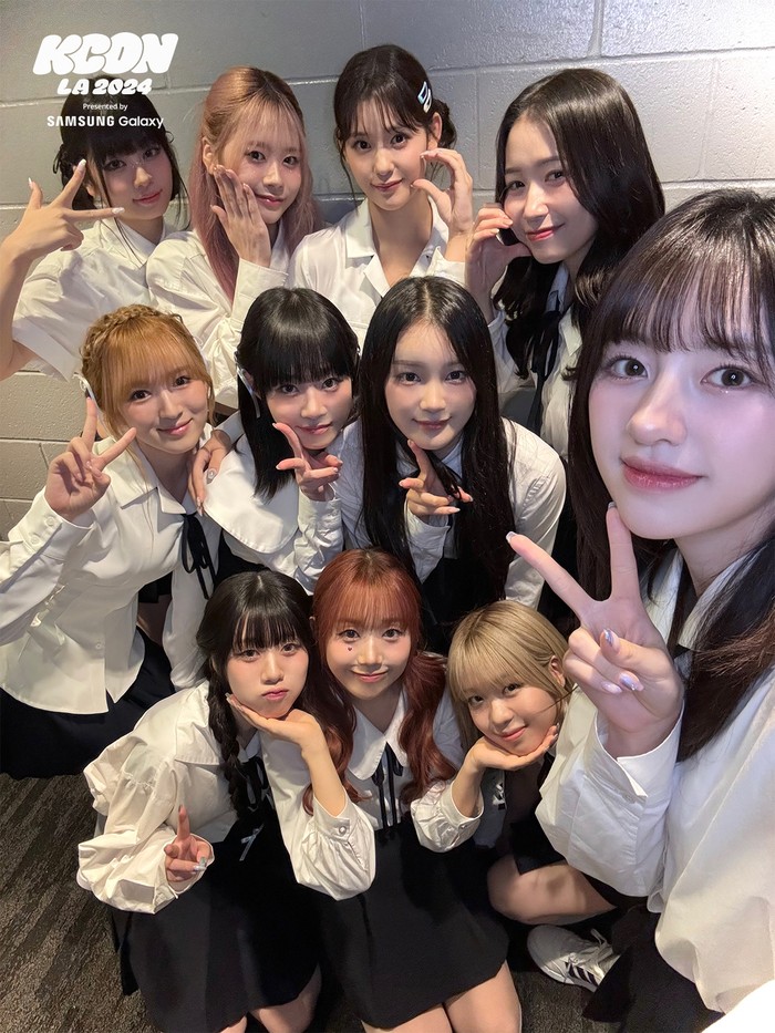 Biasanya mengusung konsep imut dan ceria, ME:I, girl group besutan PRODUCE 101 JAPAN THE GIRLS, pukau penonton dengan menunjukkan sisi yang lebih dewasa melalui penampilan cover lagu TWICE yang diberi judul “SET ME FREE”. / Foto: x.com/kconusa