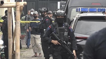 Densus Tangkap 8 Terduga Teroris Jaringan JAD dan ISIS di Sulteng