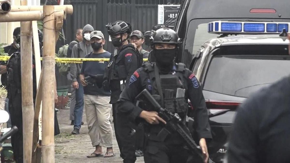 Densus Tangkap 8 Terduga Teroris Jaringan JAD dan ISIS di Sulteng