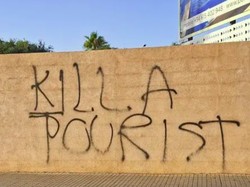 Spanyol Kian Mencekam, Grafiti Bunuh Turis Bermunculan