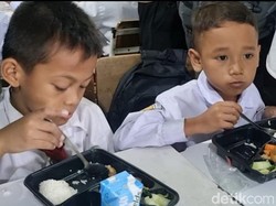 Uji Coba Program Makan Siang Bergizi Gratis di Surabaya Rp 15.000 Per Porsi