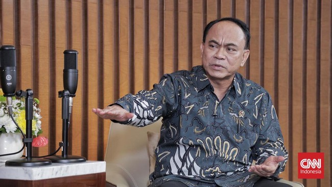 Menteri Komunikasi dan Informatika Budi Arie Setiadi memastikan tidak bakal ada reshuffle kabinet Jokowi pada pekan ini.