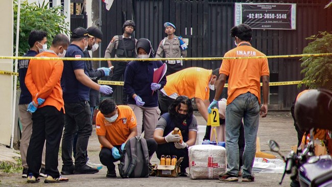 Bahan kimia TATP diketahui dapat dijadikan sebagai peledak kimiawi nan sangat rawan dan mempunyai daya ledak tinggi alias high explosive.