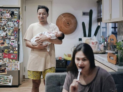 7 Potret Aktor Rela Begadang Temani Istri Menyusui, Irwansyah hingga Glenn Alinskie