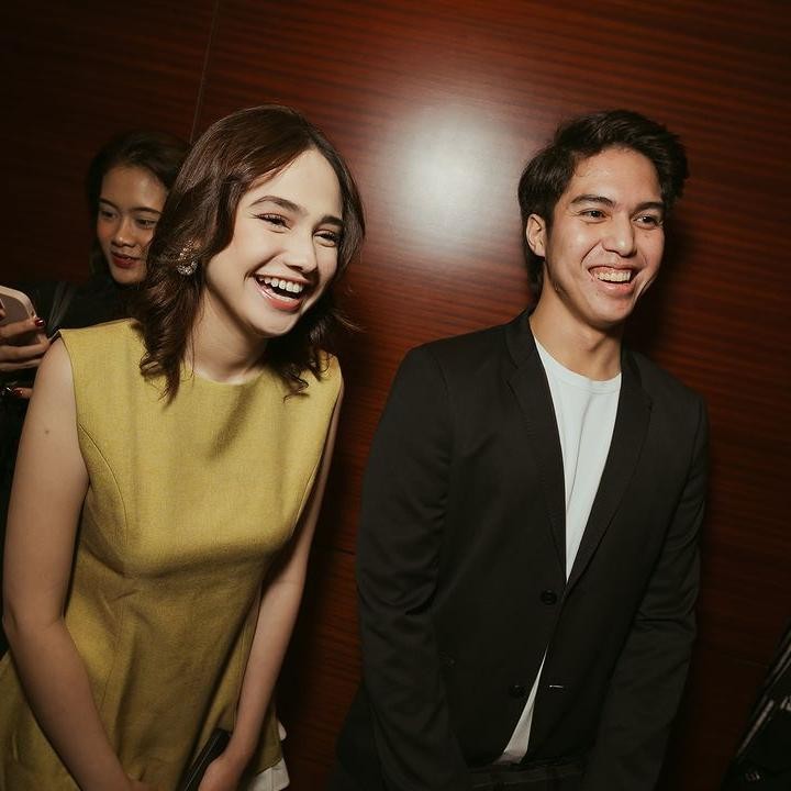 <p>Belum lama ini media sosial dibikin heboh dengan kedekatan El Rumi dan Syifa Hadju, Bunda. Keduanya disebut sudah mulai <em>go public</em> terkait hubungan mereka. (Foto: Instagram: @maiaestiantyreal)</p>