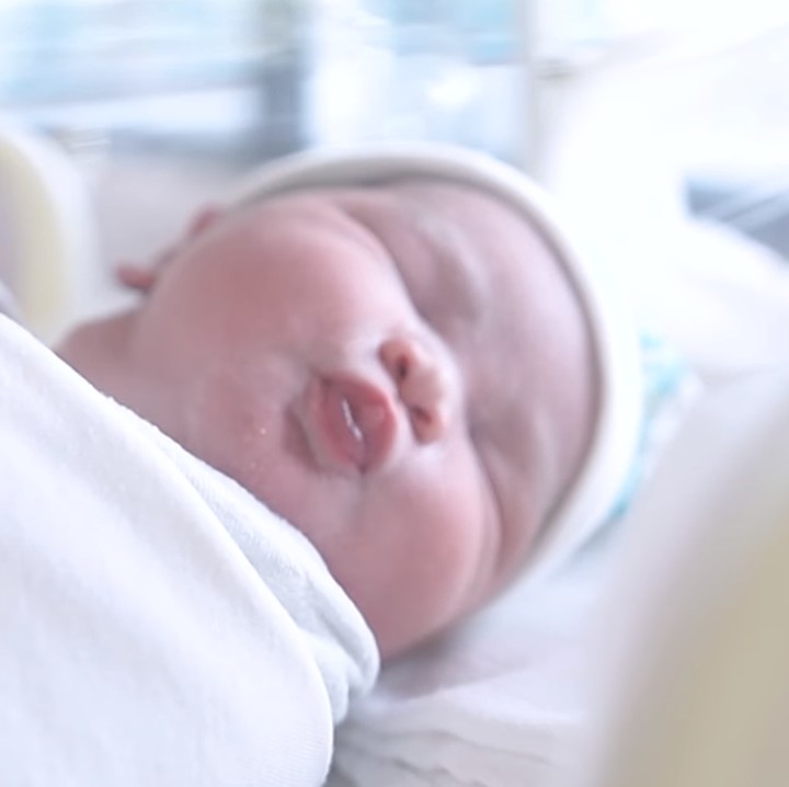 <p>"Tumbuh sehat ya <em>baby girl</em>. Bahaggia selalu ya kalian dan terus mengalir rezeki," kata seorang netizen. "<em>MasyaAllah</em> gemas banget sama <em>gemoy</em> banget. Semoga menjadi anak yang salihah, berbakti kepada kedua orang tuanya, dan berguna bagi nusa dan bangsa," ujar netizen lainnya. (Foto: Instagram: @tengkudewiputri_tdp @bukaan.moment)</p>