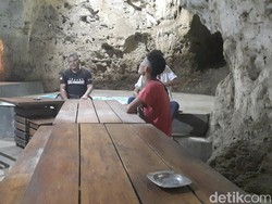 Unik! Di Dalam Gua Sejuk Pompok Landak, Bisa Ngopi dan Makan Enak