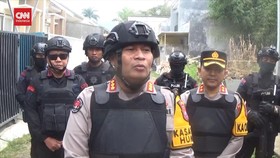 VIDEO: Polisi Sisir Rumah Terduga Terorus Batu, Cari Bahan Pembuat Bom