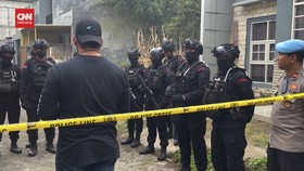 VIDEO: Densus 88 Tangkap Terduga Teroris di Kota Batu. Rumah Digeledah
