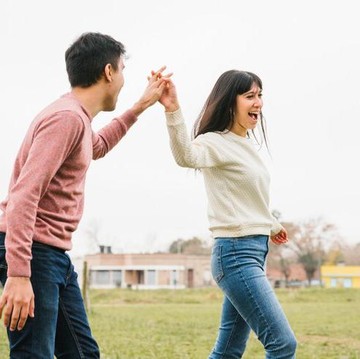 5 Cara agar Kamu Merasa Bahagia dalam Hubungan Tanpa Bergantung pada Pasangan
