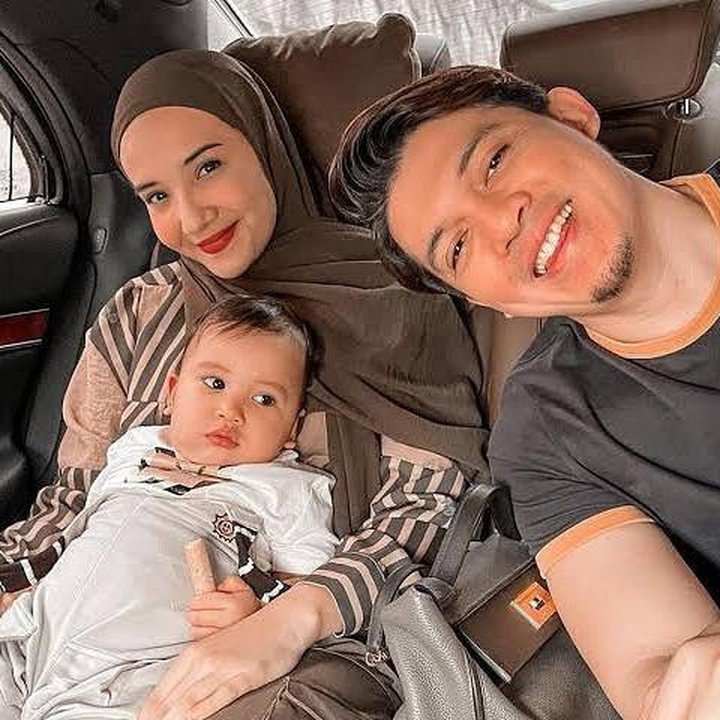 <p>Ukkasya putra Zaskia Sungkar dan Irwansyah sudah memiliki akun Instagram sejak bayi, Bunda. Akun bernama <em>@ukkasyahki</em> yang diatur oleh sang Bunda ini telah memiliki sekitar 390 ribu pengikut, lho. (Foto: Instagram: @ukkasyahki)</p>