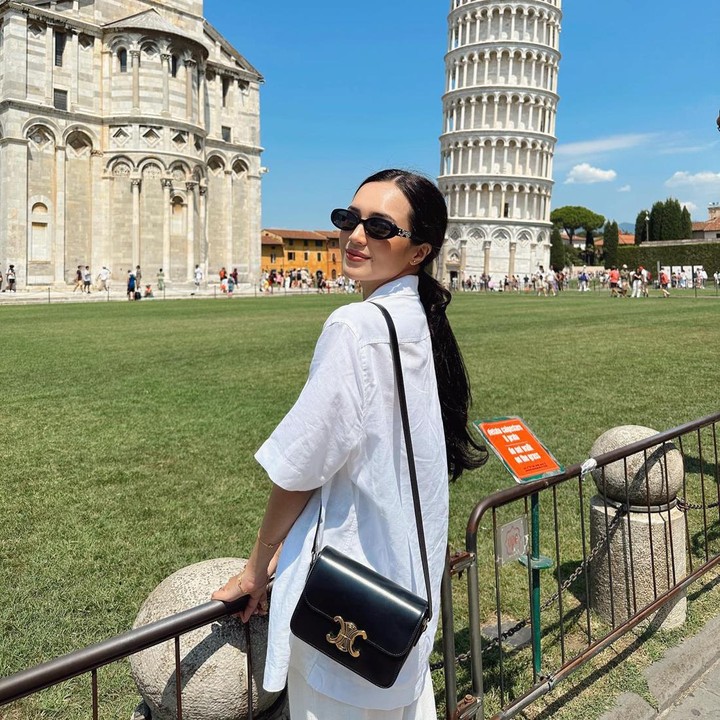 <p>Selama menikmati liburan bersama suami, Beby Tsabina mengunjungi berbagai tempat ikonik di Italia. Salah satunya ketika ia berpose di depan Menara Pisa. (Foto: Instagram @bebytsabina)</p>