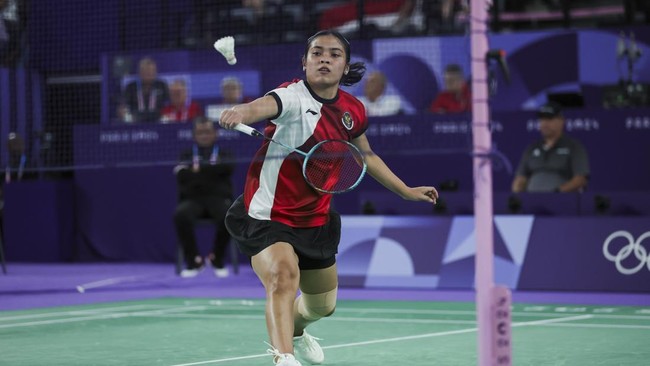 Tunggal putri Indonesia Gregoria Mariska Tunjung akan menghadapi Ratchanok Intanon di perempat final badminton Olimpiade 2024.