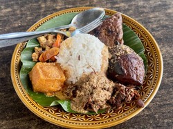 10 Tempat Makan Gudeg Jogja di Jakarta, Ada yang Legendaris!