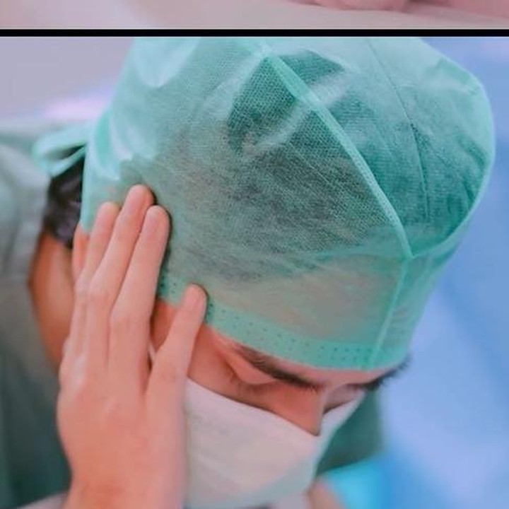 <p>Setelah sang putri lahir, Achmad Megantara langsung mengazankan putrinya itu, Bunda. Ia tampak begitu bahagia menyambut kehadiran putri keduanya itu. (Foto: Instagram @asrifaradila/ @megantaraaa)</p>