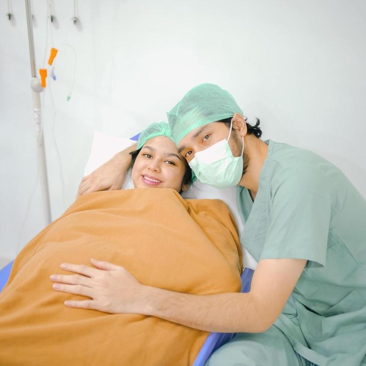 <p>Kabar bahagia datang dari aktor Achmad Megantara, Bunda. Sang istri Asri Faradila melahirkan anak kedua mereka pada Kamis (1/8/24). Kabar bahagia ini dibagikan keduanya melalui unggahan di Instagram. "project A 2.0 completed Alhamdulillah," tulis keduanya. (Foto: Instagram @asrifaradila/ @megantaraaa)</p>