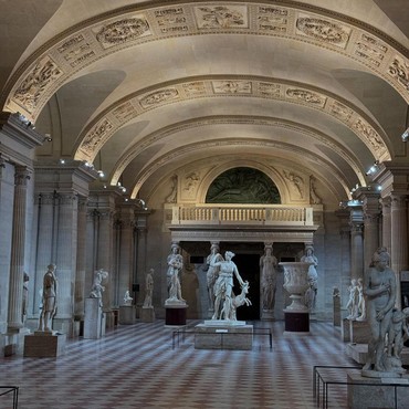 Daftar 8 Berlian yang Dicuri dalam Waktu 4 Menit dari Museum Louvre Prancis