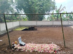 Sunyi Senyap Pemindahan Jenazah Eddy Rumpoko dari Taman Makam Pahlawan