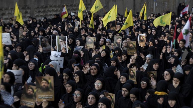Hizbullah dan Israel di ambang perang besar. Sejumlah negara mulai mengingatkan warga negaranya untuk meninggalkan Lebanon selagi masih ada kesempatan.