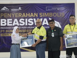 Puluhan Pelajar-Mahasiswa Banyuwangi Terima Beasiswa Pendidikan dari BSI
