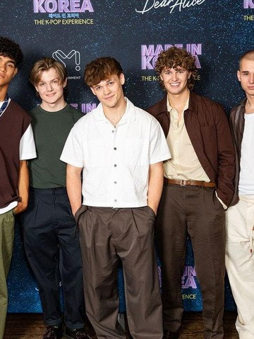 SM Entertainment Resmi Perkenalkan Boy Group British 'Dear Alice' di London