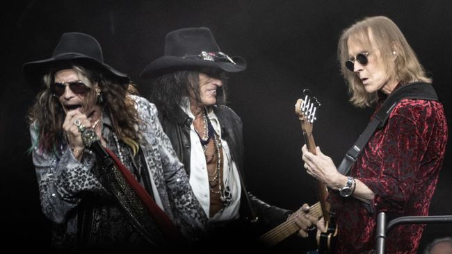 Aerosmith umumkan pensiun tur setelah tahu cedera pita suara vokalisnya, Steven Tyler, sulit bahkan tak mungkin pulih.