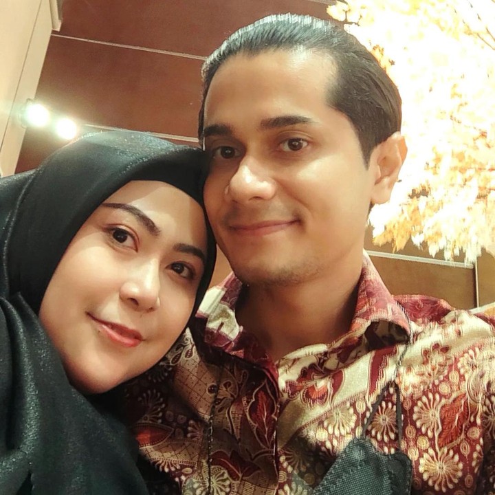 <p>Kini, Ferdi Ali membangun rumah tangga yang harmonis bersama Raden Silvi Setiani. Keduanya jarang diterpa kabar miring. Meski begitu, Silvi kerap menerima komentar pedas netizen di media sosial. Ia dibully karena penampilannya, Bunda. (Foto: Instagram @ferdiali56)</p>