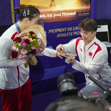 Romantis, Atlet China Huang Yaqiong Dilamar Usai Raih Medali Emas Olimpiade 2024