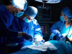 Ngeri, Ada Belut Hidup di Dalam Perut Pria Asal India Ini