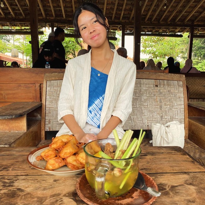 <p>Jaimie merupakan putri kedua Ariyo Wahab dari pernikahannya dengan Milasari Wardhani. Ia merupakan putri kedua dari tiga bersaudara. (Foto: Instagram @ariyowahab)</p>