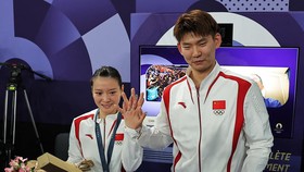 Momen Romantis Olimpiade: Liu Lamar Huang Yaqiong usai Raih Emas