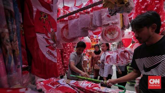 FOTO: Merah-Putih Pasar Jatinegara Sambut HUT RI