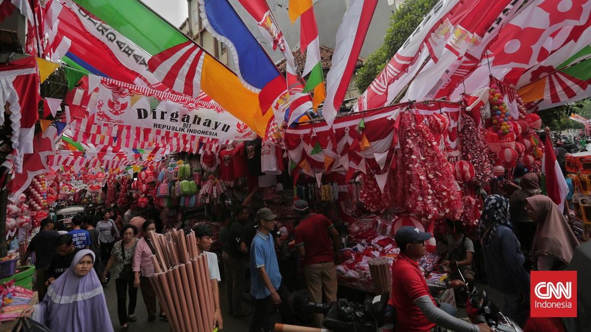 FOTO: Merah-Putih Pasar Jatinegara Sambut HUT RI