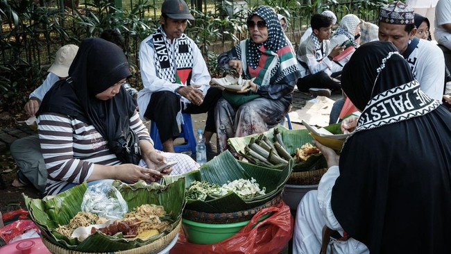 FOTO: Massa Demo Depan Kedubes AS, Kutuk Pembunuhan Ismail Haniyeh