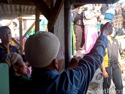 Semburan Air di Sampang yang Bau Belerang Dipercaya Sembuhkan Penyakit