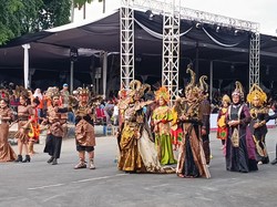Bupati Kapolres dan Dandim Kenakan Busana Defile di Puncak JFC 2024