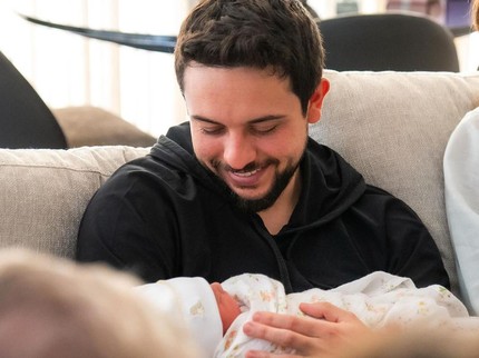 Putra Mahkota Yordania & Putri Rajwa Dikaruniai Anak Pertama, Wajah Bayinya Curi Perhatian