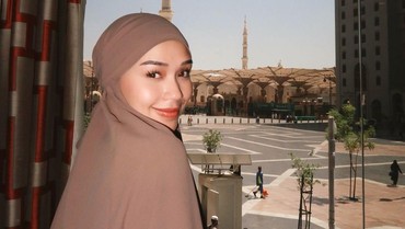img-title Cerita Selebgram Lula Lahfah Diteriaki Haram saat Umrah di Tanah Suci Gegara Ini